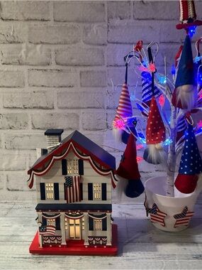 MARTHA STEWART LED Americana Wooden House